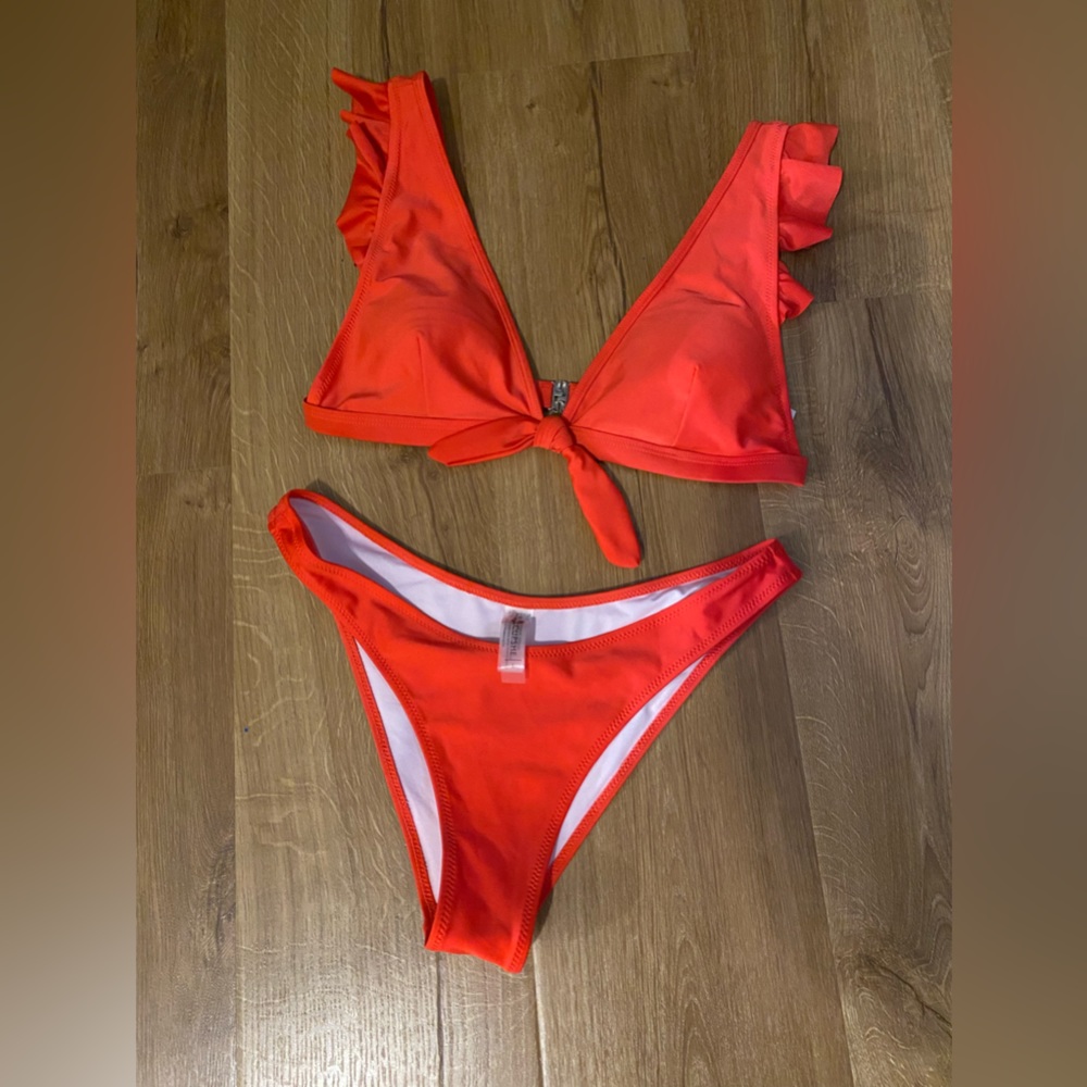 Beautiful coral ruffle style bikini set sz Large